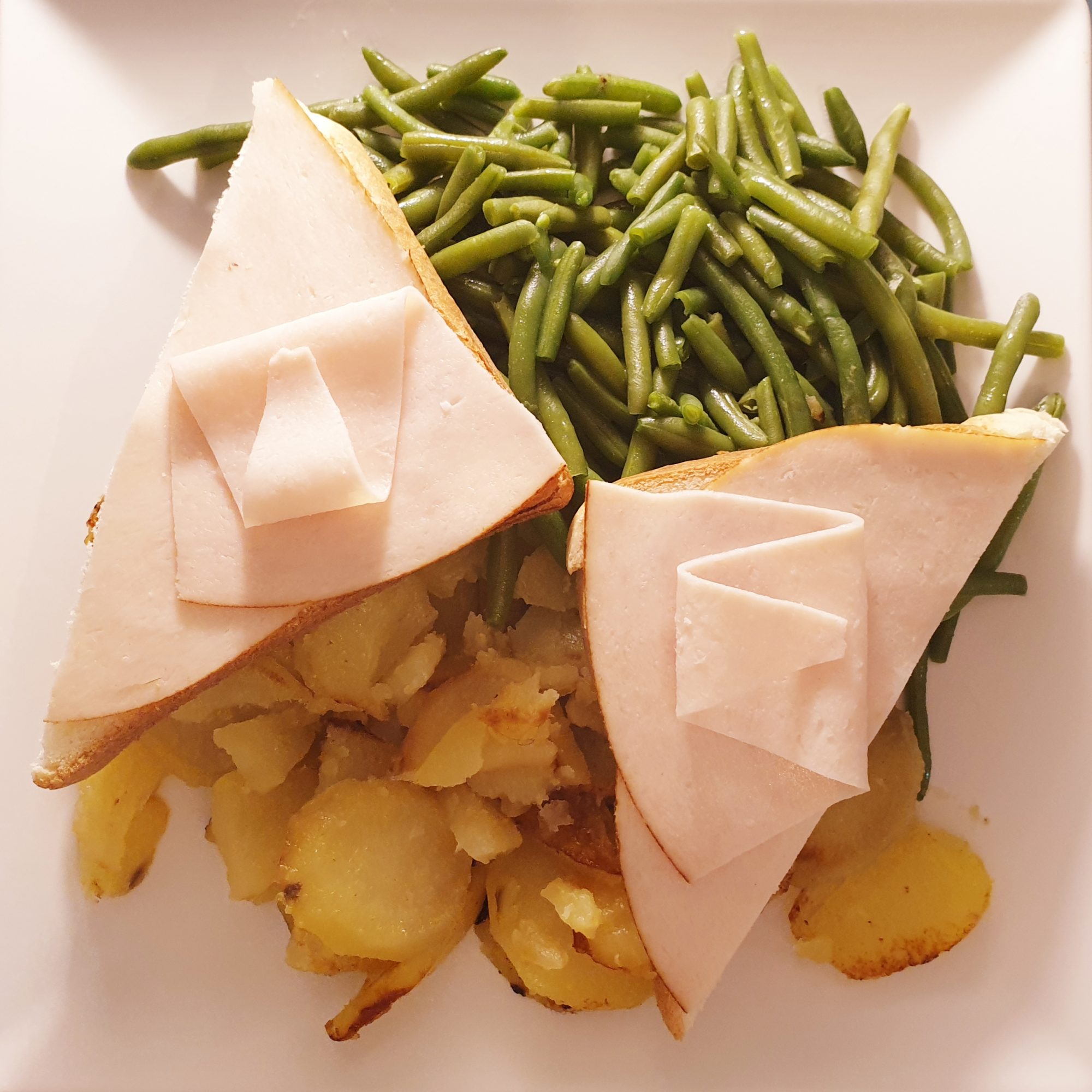Pommes de terre Haricots verts pain de mie blanc de poulet Pommes de terre Haricots verts pain de mie blanc de poulet